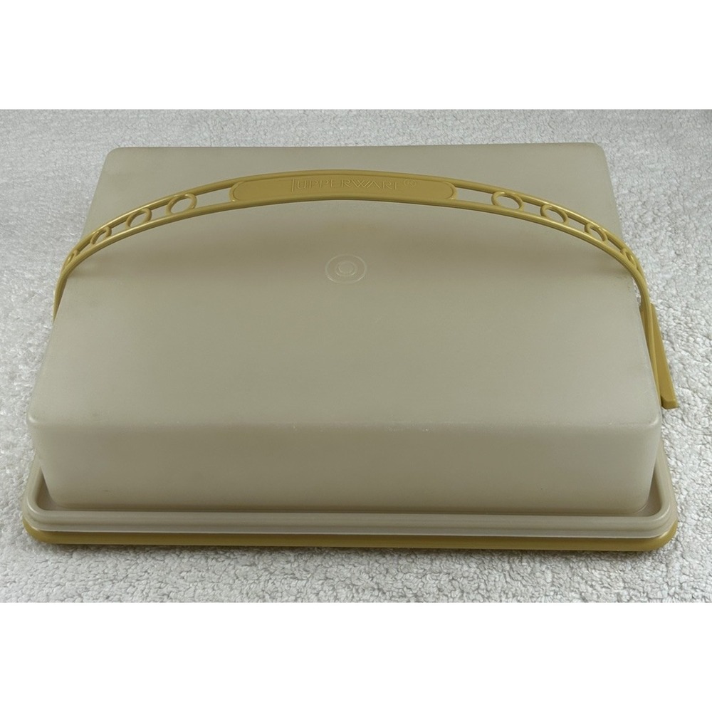 Vtg Tupperware Rectangular Cake Taker 9x13 Harvest Gold Base Handle Snap Lid